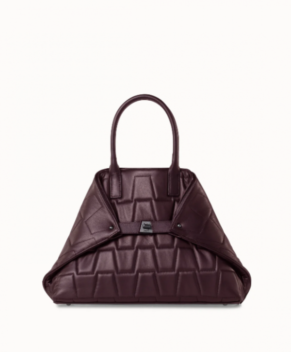 Tas tote berbentuk trapezoid dengan tali berliontin